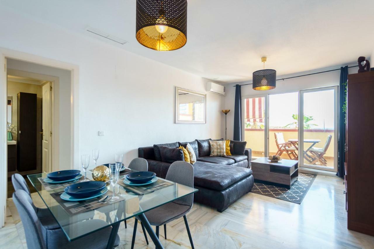 בנאלמדנה Spacious Beachfront Flat With Sea Views And Private Indoor Parking מראה חיצוני תמונה