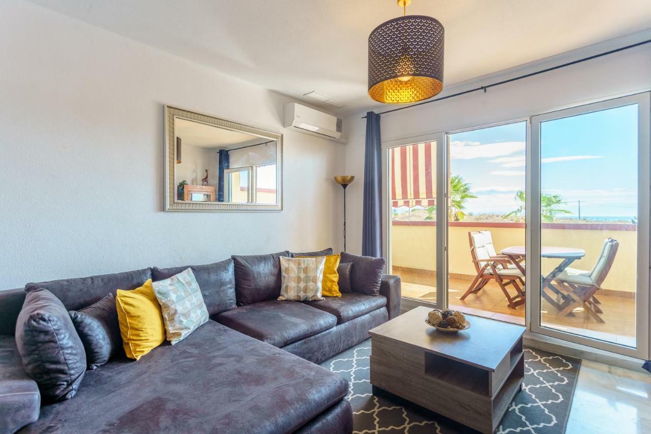 בנאלמדנה Spacious Beachfront Flat With Sea Views And Private Indoor Parking מראה חיצוני תמונה