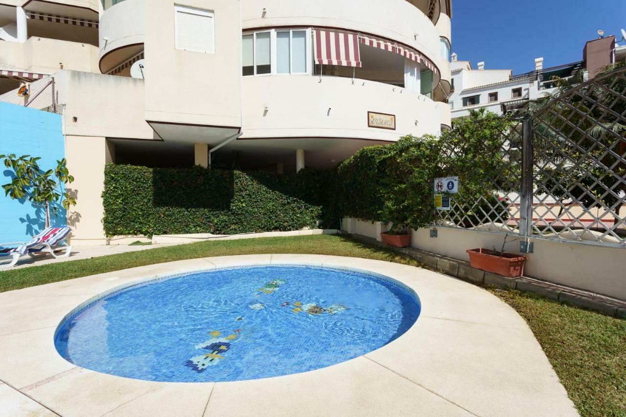 בנאלמדנה Spacious Beachfront Flat With Sea Views And Private Indoor Parking מראה חיצוני תמונה