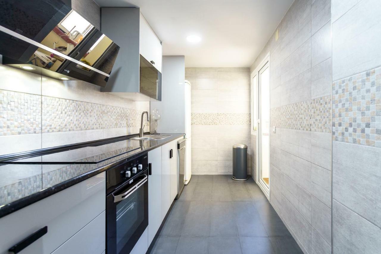 בנאלמדנה Spacious Beachfront Flat With Sea Views And Private Indoor Parking מראה חיצוני תמונה