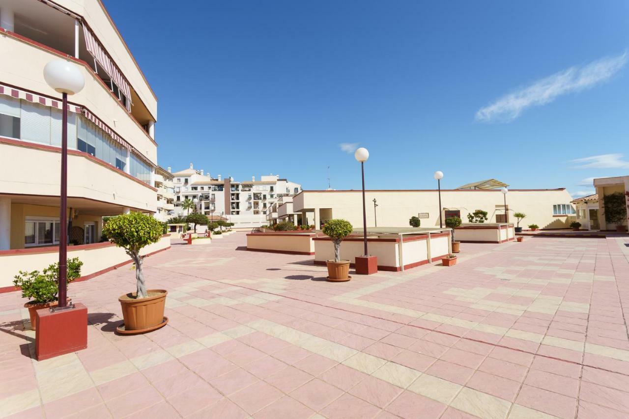 בנאלמדנה Spacious Beachfront Flat With Sea Views And Private Indoor Parking מראה חיצוני תמונה